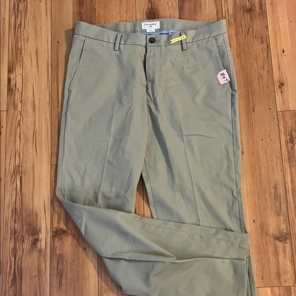 Dockers Men's Tan Chinos